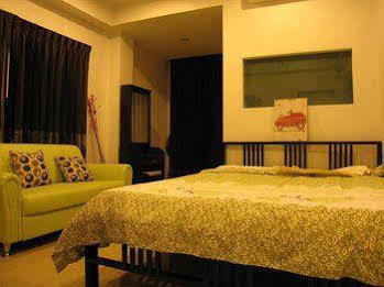 Centana Apartment Bangkok Bagian luar foto