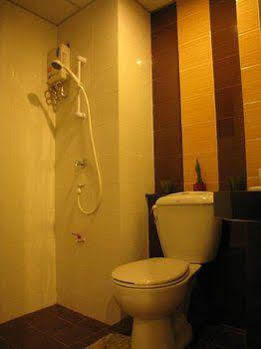 Centana Apartment Bangkok Bagian luar foto
