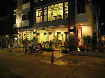 Centana Apartment Bangkok Bagian luar foto