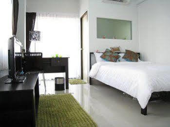 Centana Apartment Bangkok Bagian luar foto